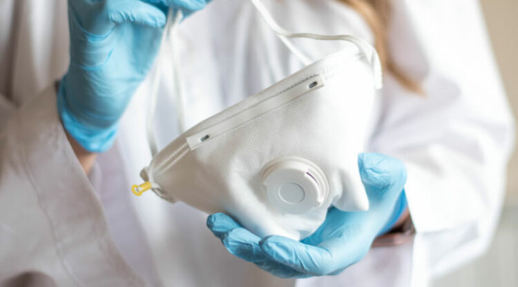 Les entreprises chimiques et pharmaceutiques mettent 200 000 masques buccaux à disposition du personnel médical