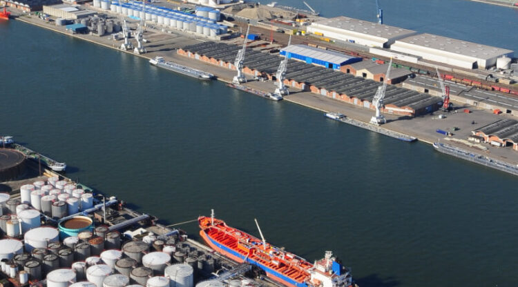 Chemiebedrijven in haven van Antwerpen willen CO2-uitstoot verder reduceren