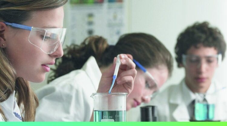 Wedstrijd Girls Leading in Science 2022-2023