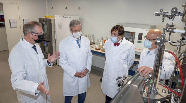 La visite du Roi Philippe chez Kaneka Eurogentec confirme le rôle clé de la Belgique dans le cadre de la lutte contre le coronavirus