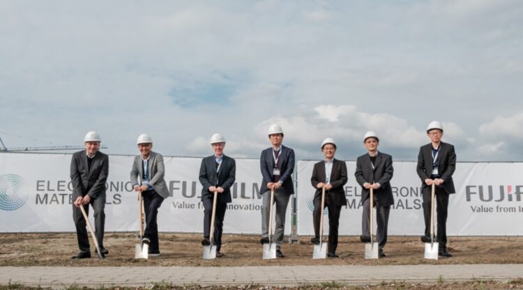 Fujifilm investeert in Zwijndrecht 30 miljoen euro in extra productiecapaciteit voor halfgeleidermaterialen